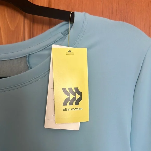 NWT All in Motion Women’s Shirt - Picture 2 of 6